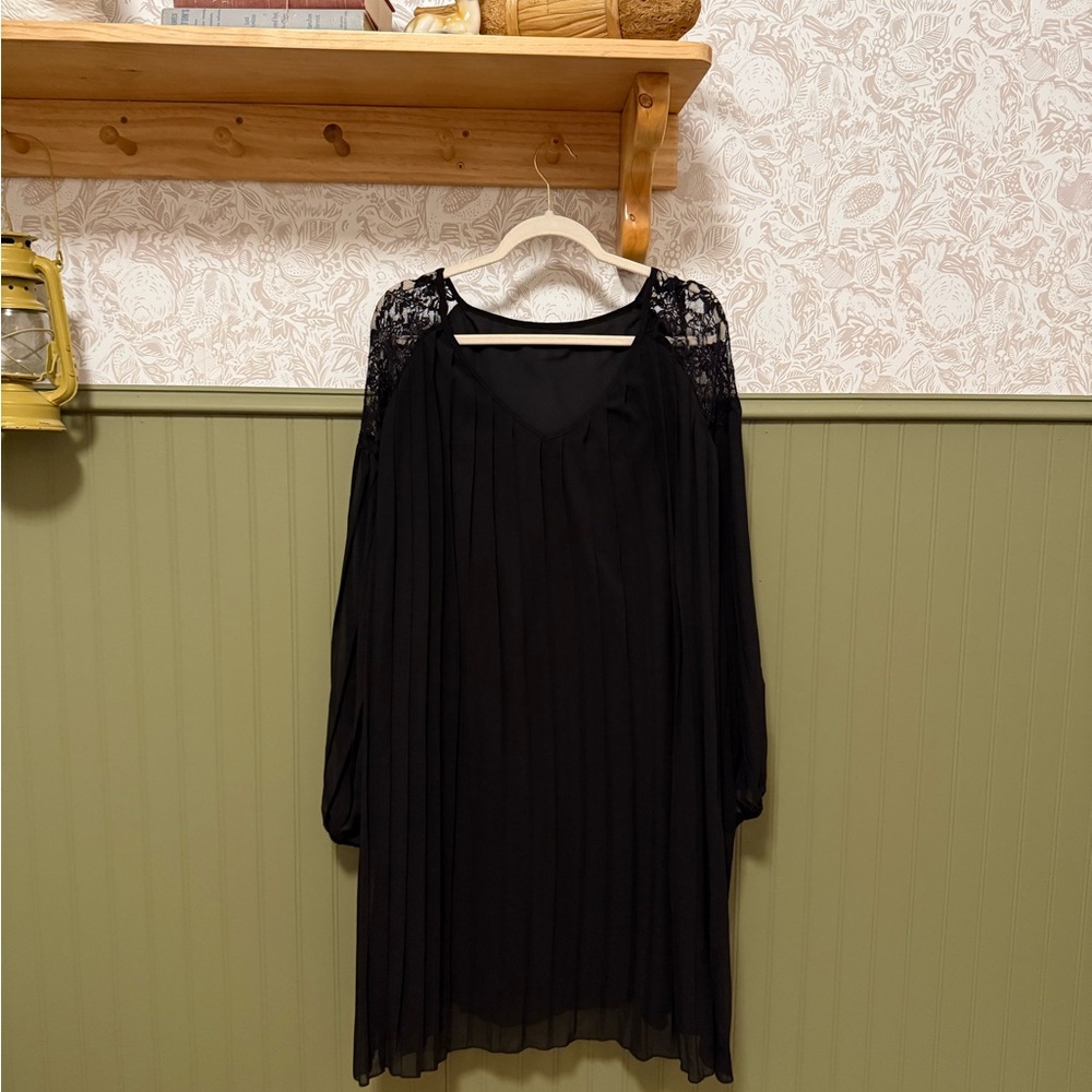 Elegant Black Pleated Dress with Lace Shoulders